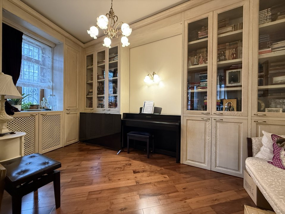 Vilă ultracentrală cu piscină interioară, saună și cramă | Unirii