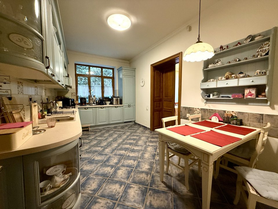 Vilă ultracentrală cu piscină interioară, saună și cramă | Unirii