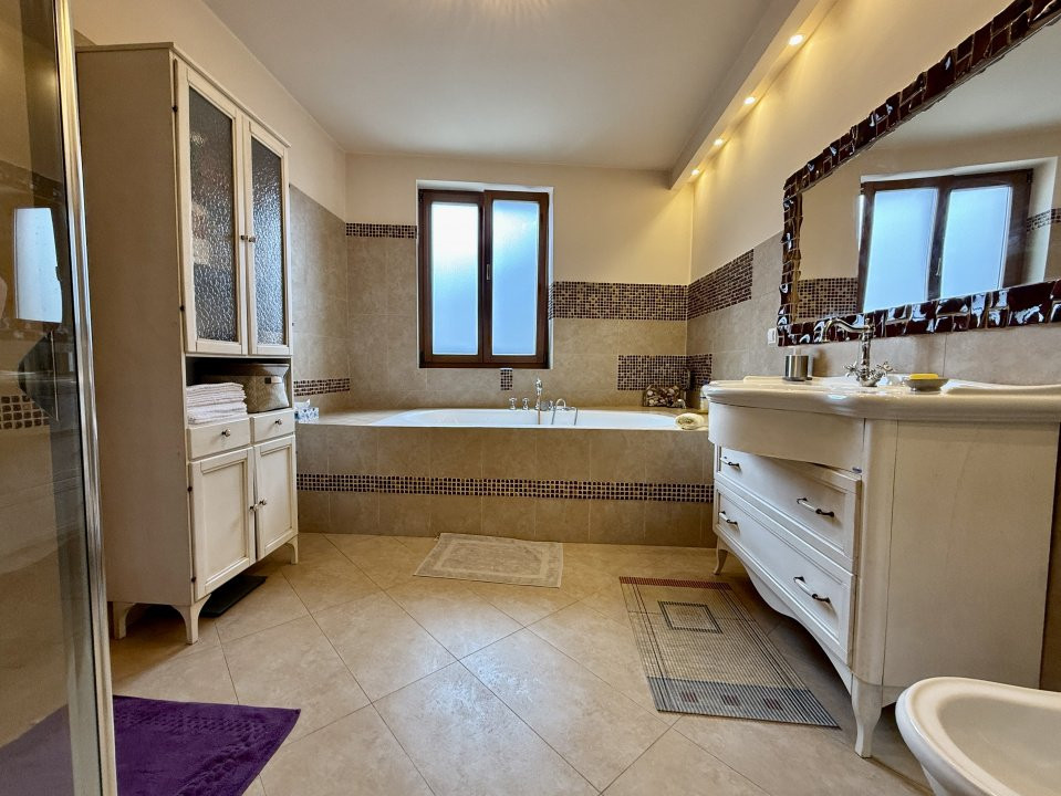 Vilă ultracentrală cu piscină interioară, saună și cramă | Unirii