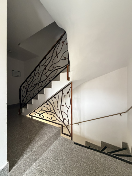 Apartament cu 4 camere-rezidențial sau Comercial-Birouri