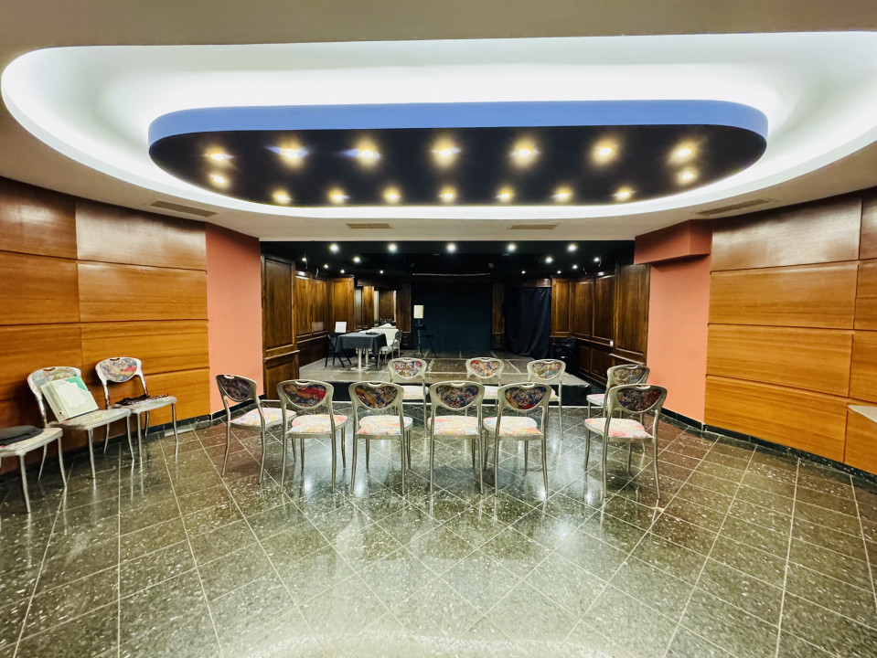 Cladire stradala, Ideala sediu, Clinica, Birouri, Showroom