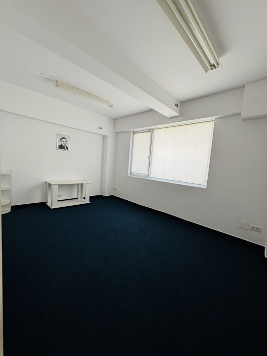 Cladire stradala, Ideala sediu, Clinica, Birouri, Showroom