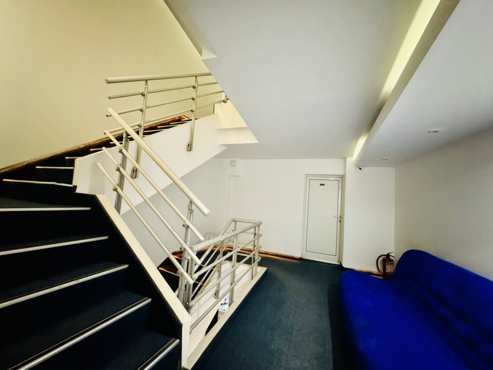 Cladire stradala, Ideala sediu, Clinica, Birouri, Showroom