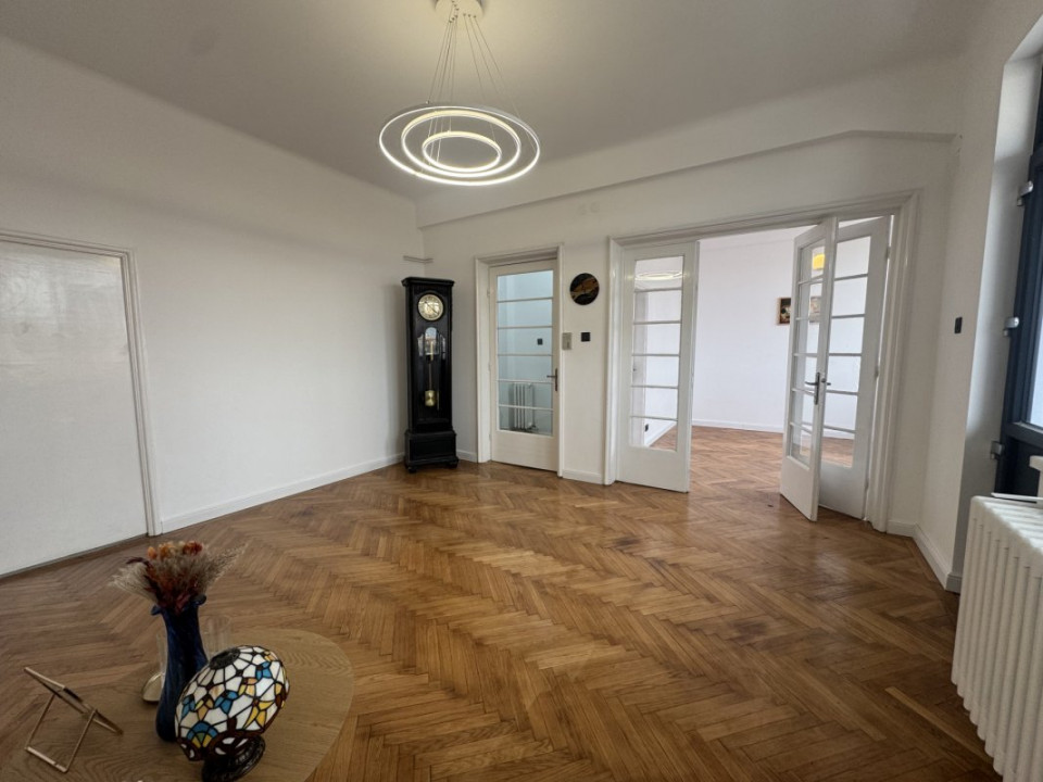 Bijuterie interbelică în centru