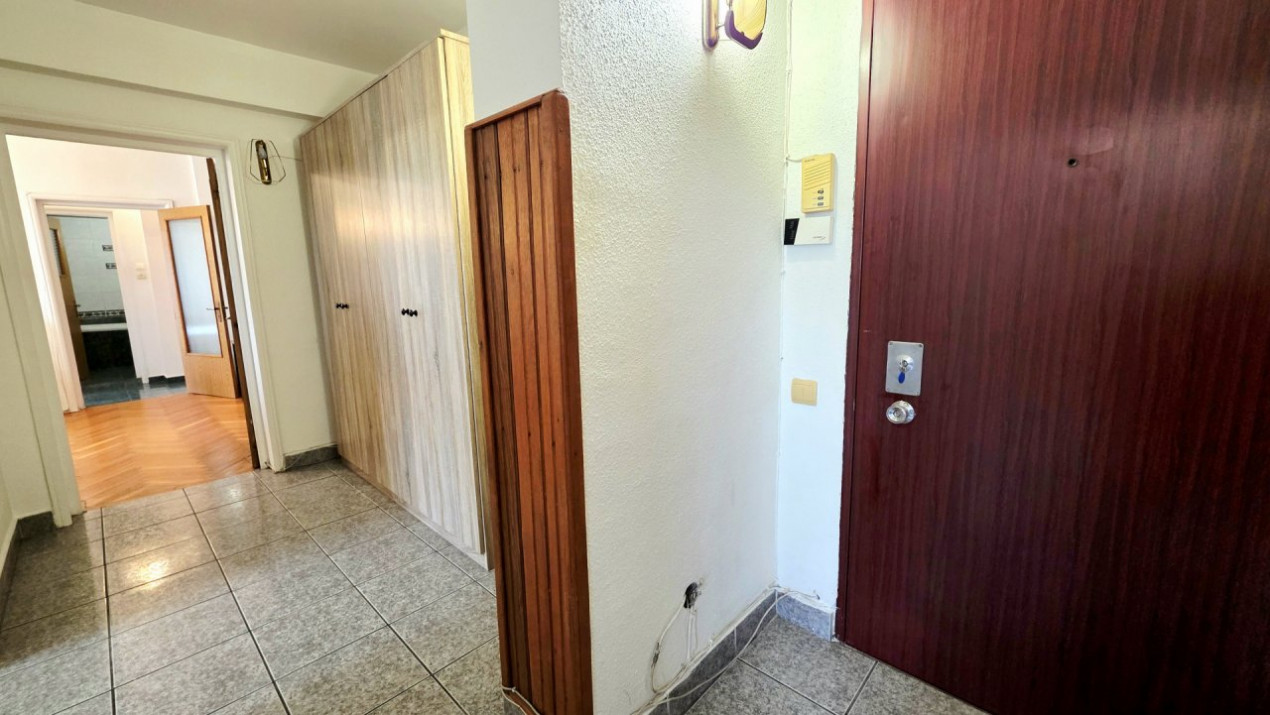 Cerere mare, oferta mica. Apartament 3 camere cu relaxare inclusa