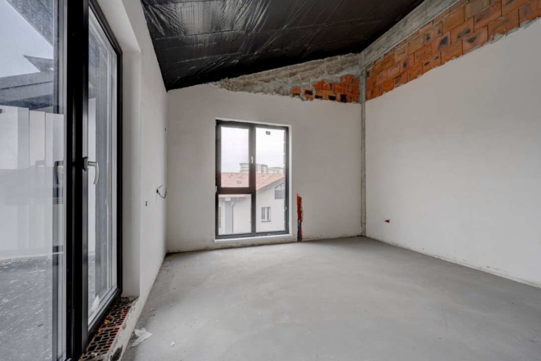 Se preda finisata - 4 bai - 3 dormitoare - curte - parcare -  metrou Păcii 