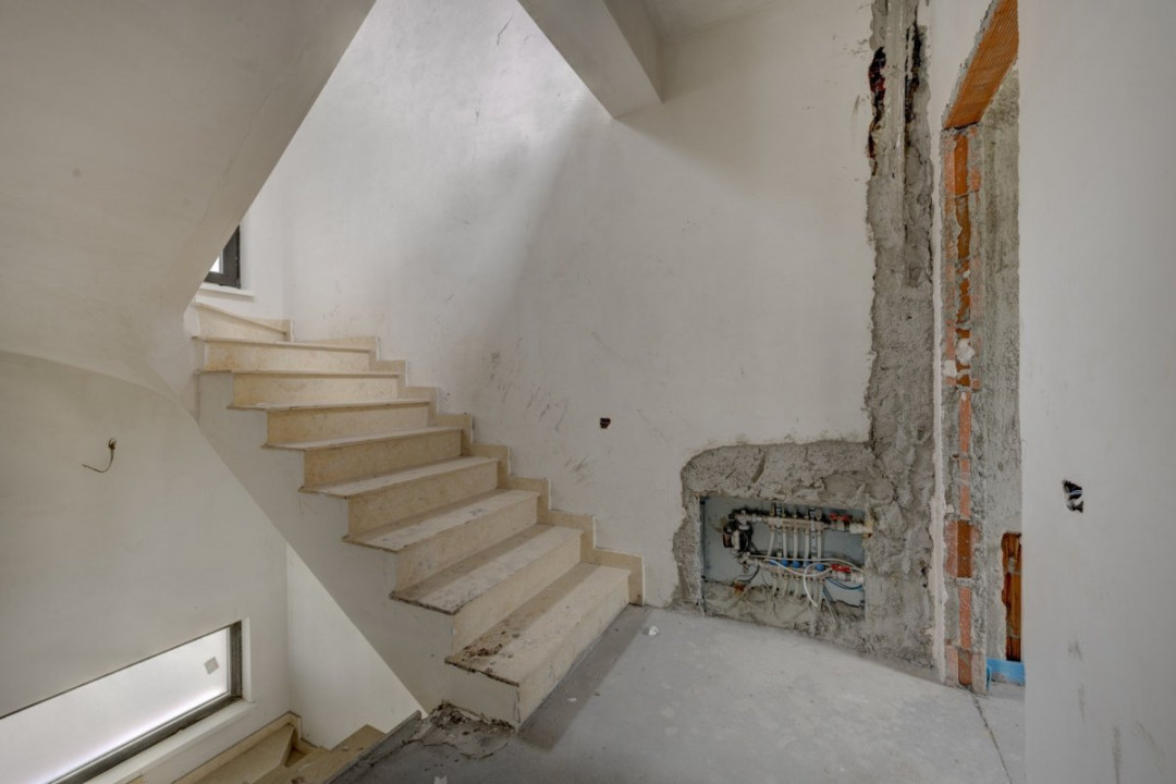 Casa se preda finisata - 4 bai -3 dormitoare - curte - parcare -  metrou Păcii 