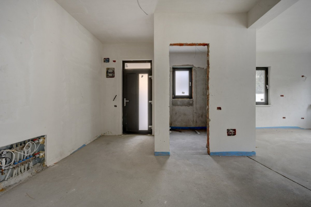 Casa se preda finisata - 4 bai -3 dormitoare - curte - parcare -  metrou Păcii 