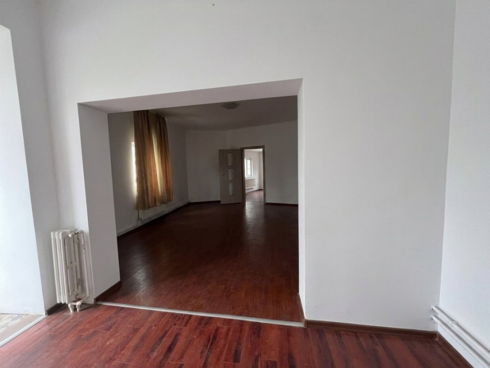 Grădină Botanica 306 mp teren 130 utili 6 camere 8 min metrou supraînălțare 