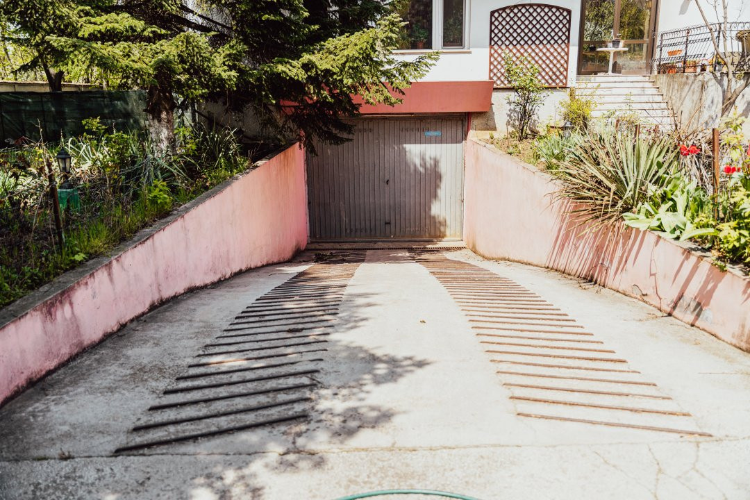 Casă individuală cu arhitectură deosebită și potențial investițional