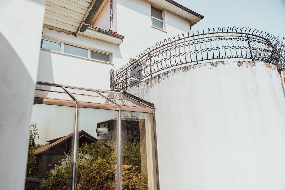 Casă individuală cu arhitectură deosebită și potențial investițional