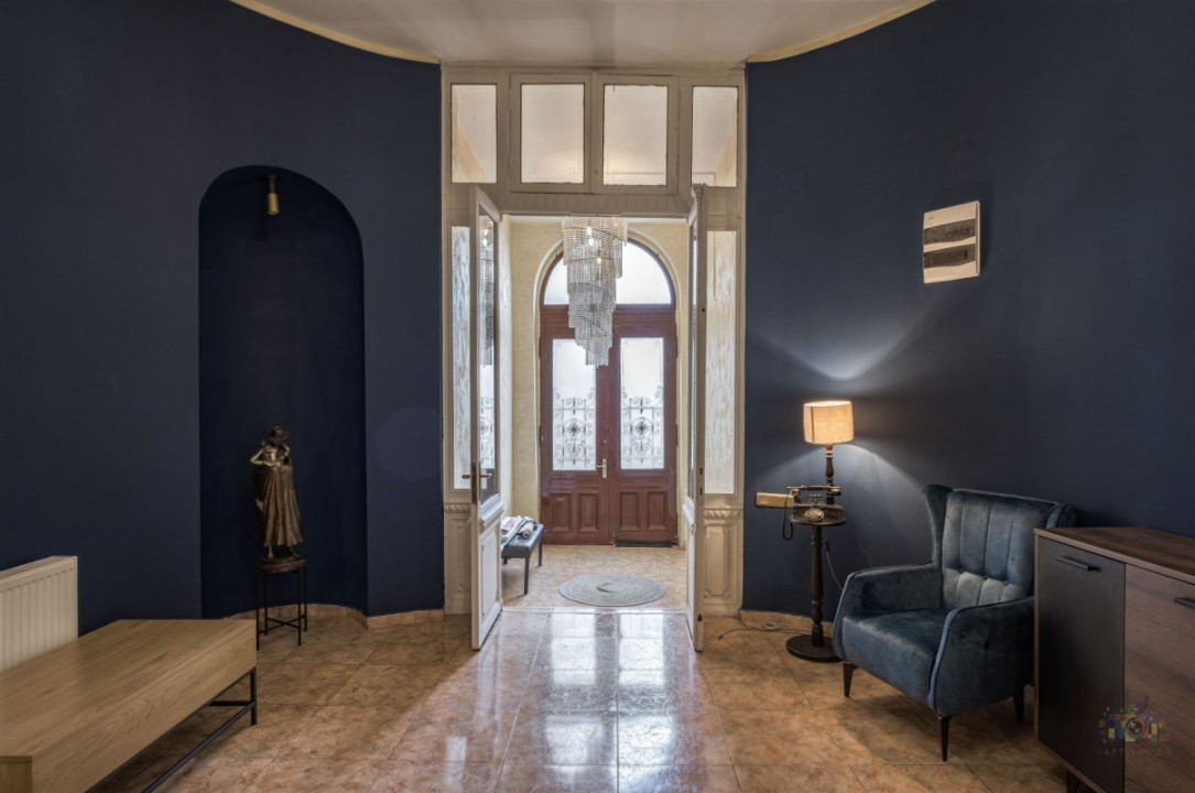 Business cu identitate: Apartament Unirii , demisol, parter si curte accesibila