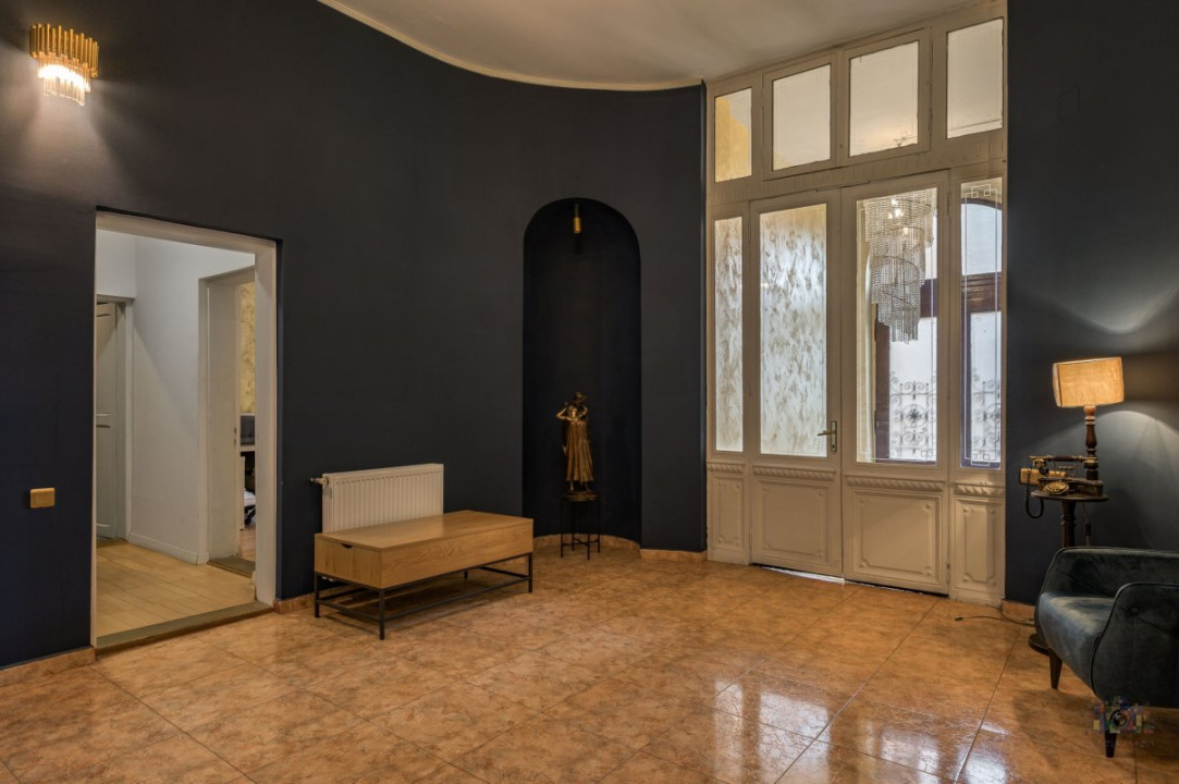 Business cu identitate: Apartament Unirii , demisol, parter si curte accesibila