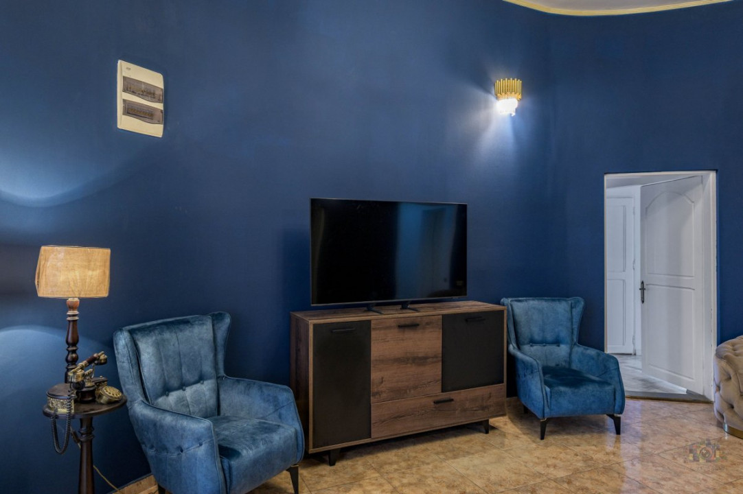 Business cu identitate: Apartament Unirii , demisol, parter si curte accesibila