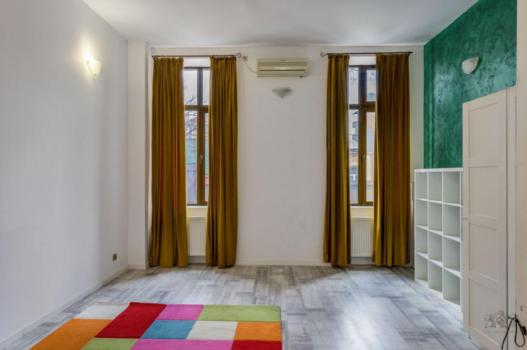 Business cu identitate: Apartament Unirii , demisol, parter si curte accesibila