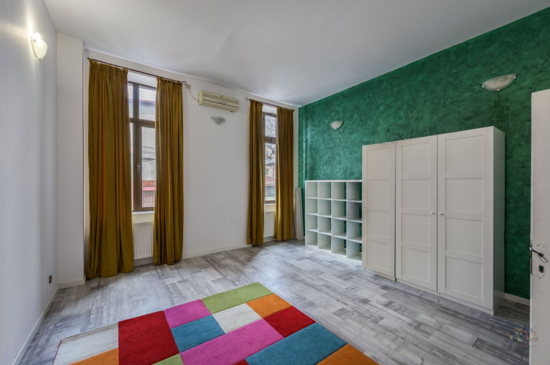 Business cu identitate: Apartament Unirii , demisol, parter si curte accesibila