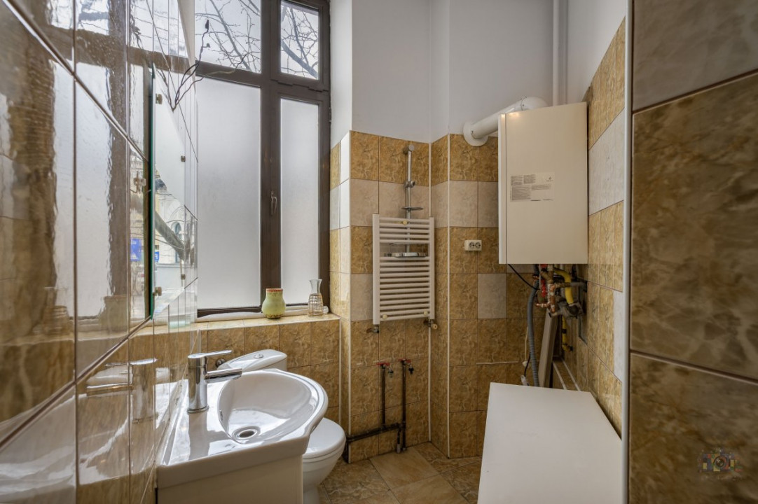 Business cu identitate: Apartament Unirii , demisol, parter si curte accesibila