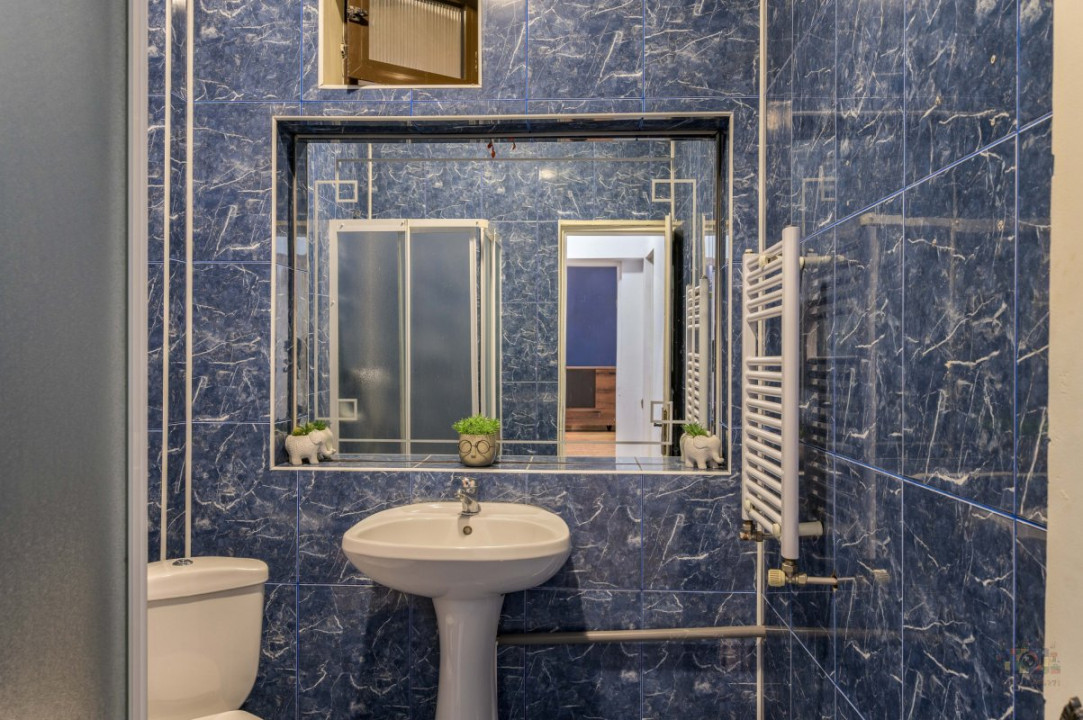 Business cu identitate: Apartament Unirii , demisol, parter si curte accesibila