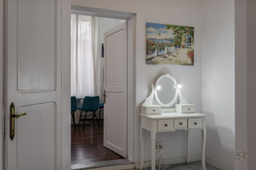 Business cu identitate: Apartament Unirii , demisol, parter si curte accesibila