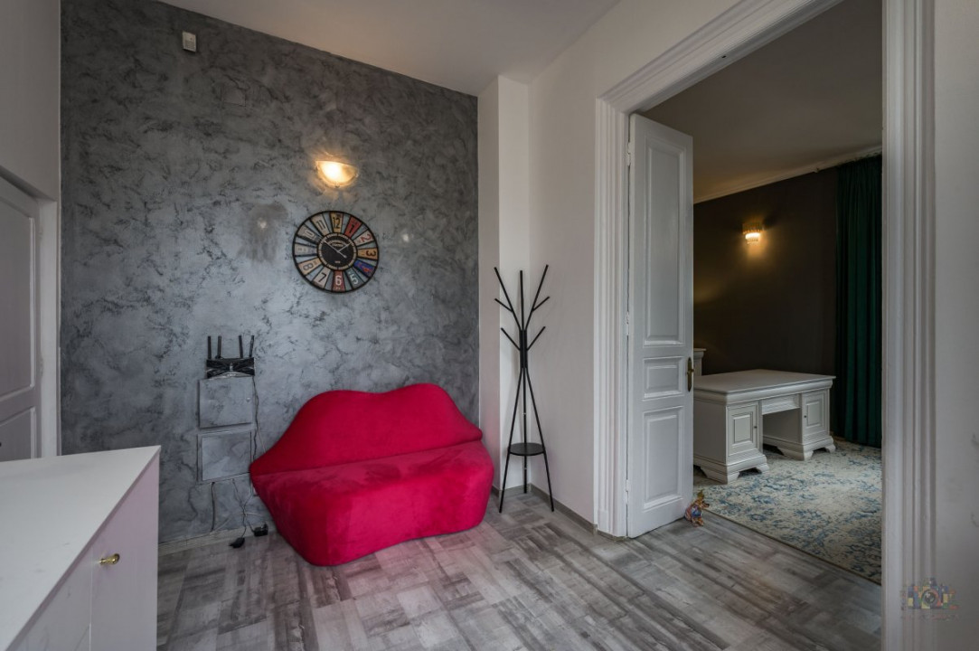 Business cu identitate: Apartament Unirii , demisol, parter si curte accesibila