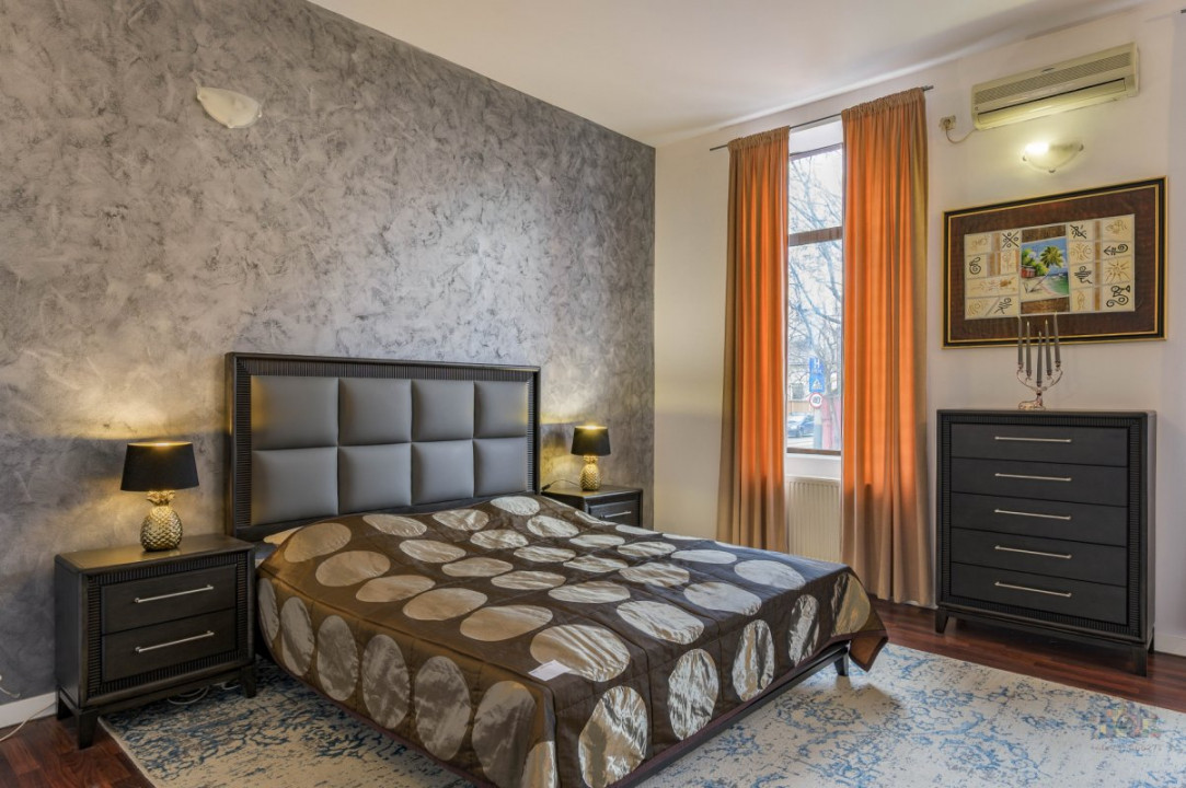 Business cu identitate: Apartament Unirii , demisol, parter si curte accesibila