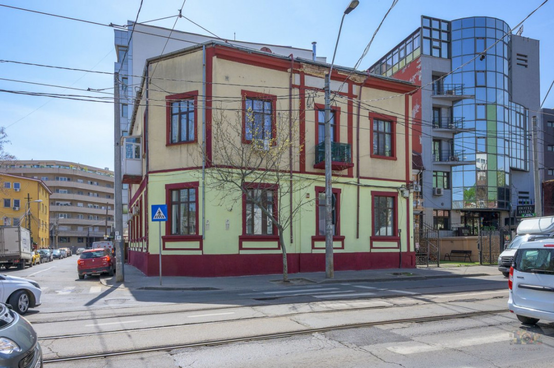 Business cu identitate: Apartament Unirii , demisol, parter si curte accesibila