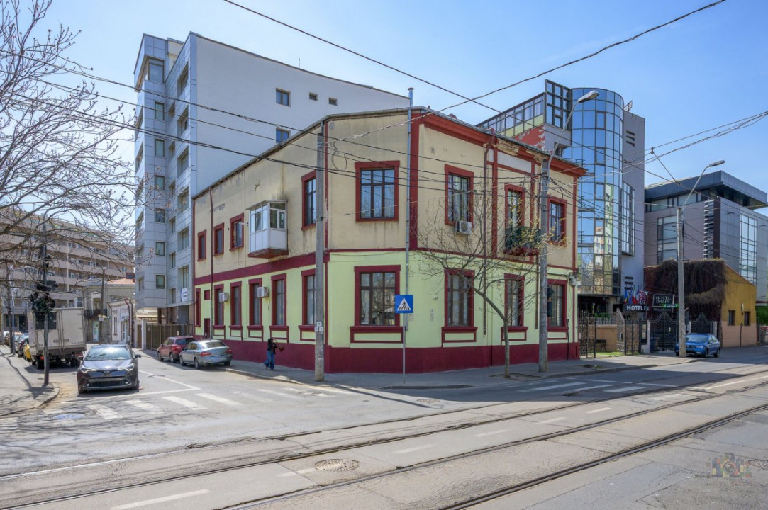 Business cu identitate: Apartament Unirii , demisol, parter si curte accesibila