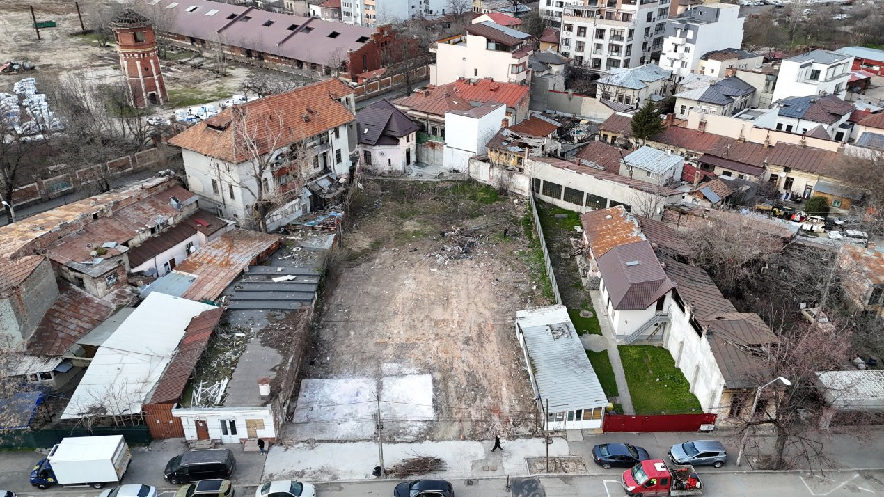 Teren 1387 mp cu front 27 ml, liber de construcții, zona Uranus - Piața de Flori