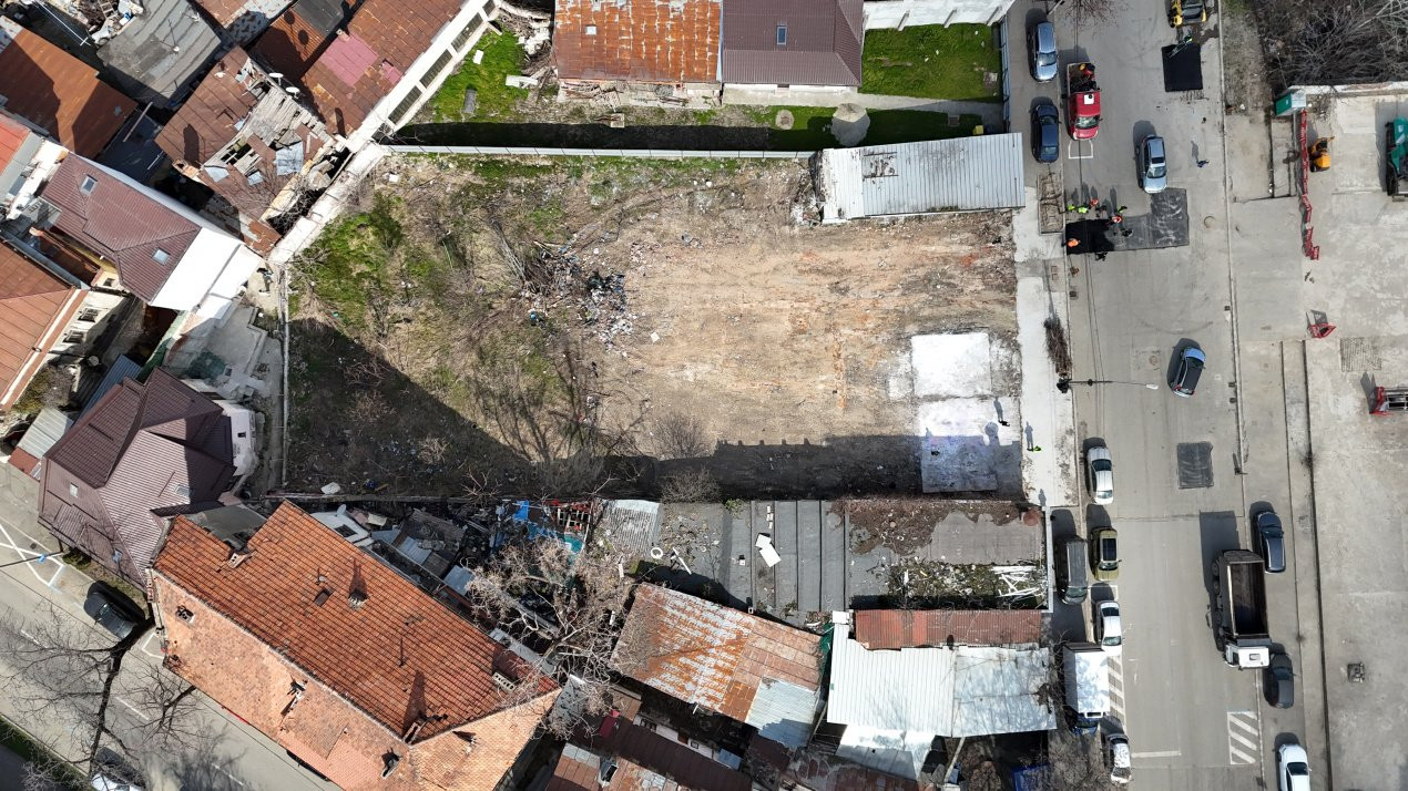 Teren 1387 mp cu front 27 ml, liber de construcții, zona Uranus - Piața de Flori