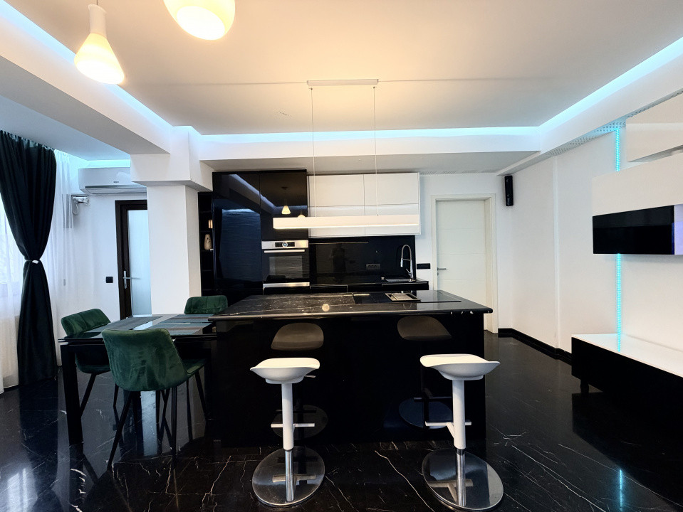 Apartament frumos amenajat de inchiriat cu centrala si parcare 