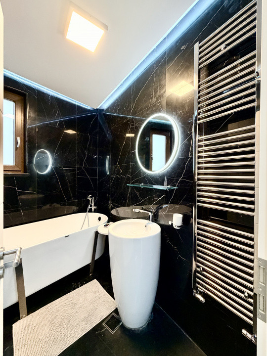 Apartament frumos amenajat de inchiriat cu centrala si parcare 