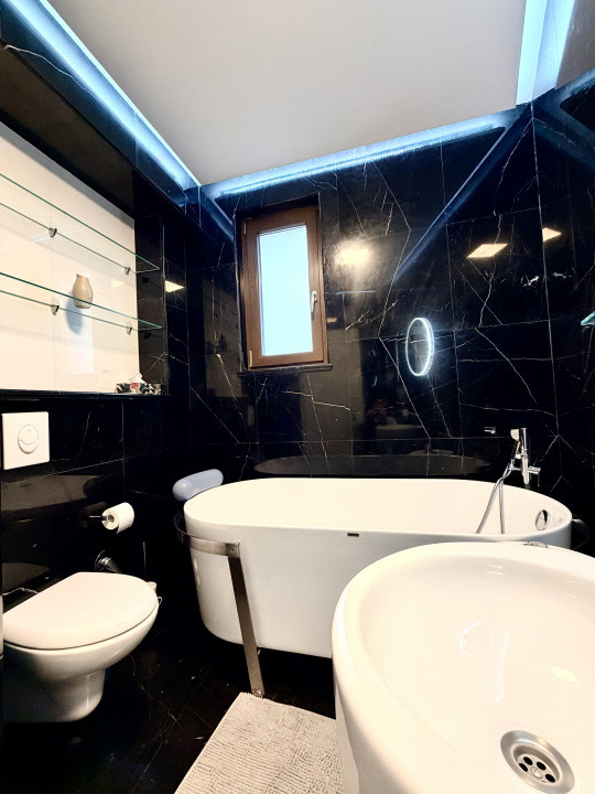 Apartament frumos amenajat de inchiriat cu centrala si parcare 