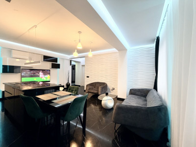 Apartament frumos amenajat de inchiriat cu centrala si parcare 