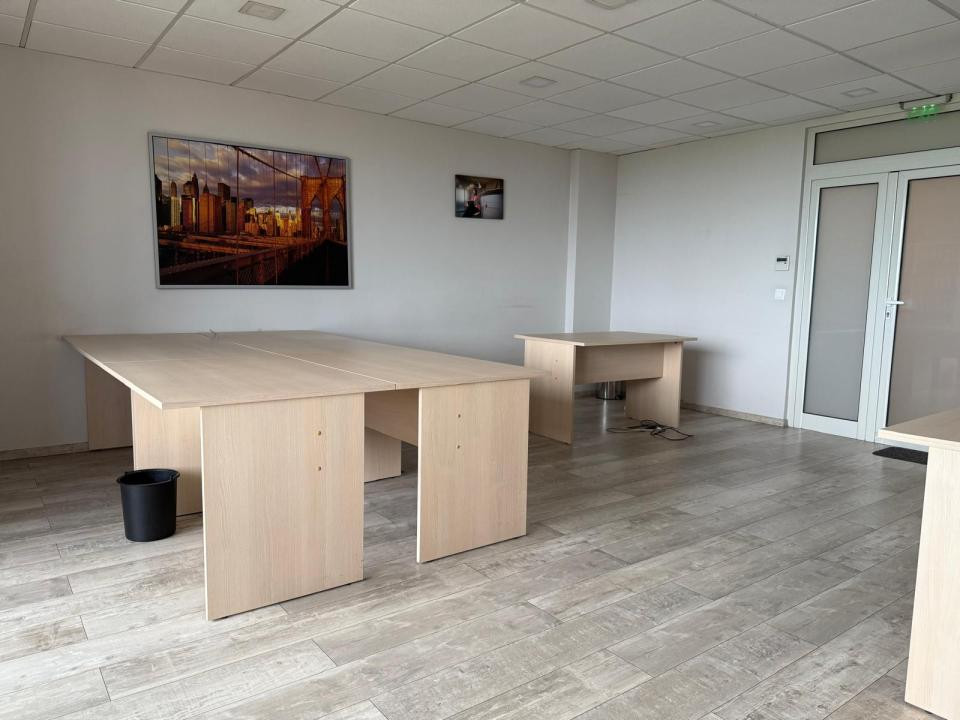 Birou de închiriat locație de Top, Arcul de Triumf
