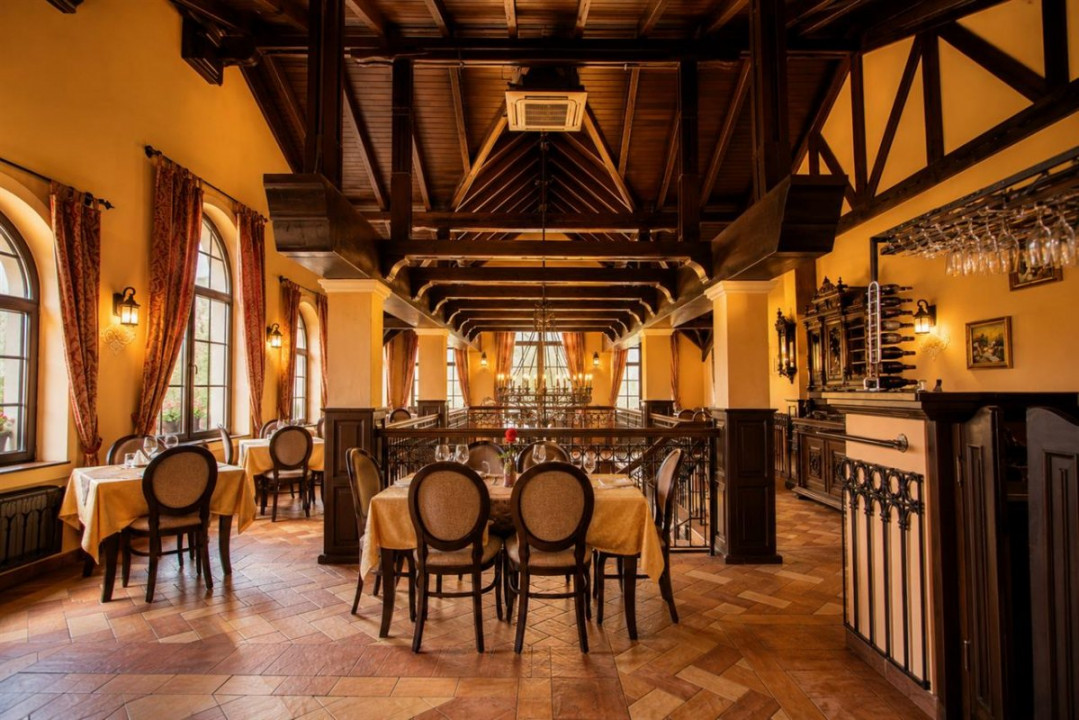  Locatie de vis cu arhitectura deosebita si farmec aparte, Bran, Brasov