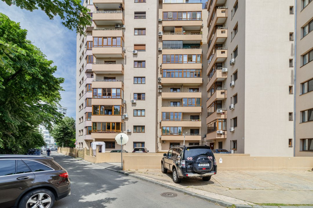 4 camere 3 bai la intrare in Tineretului si Carol