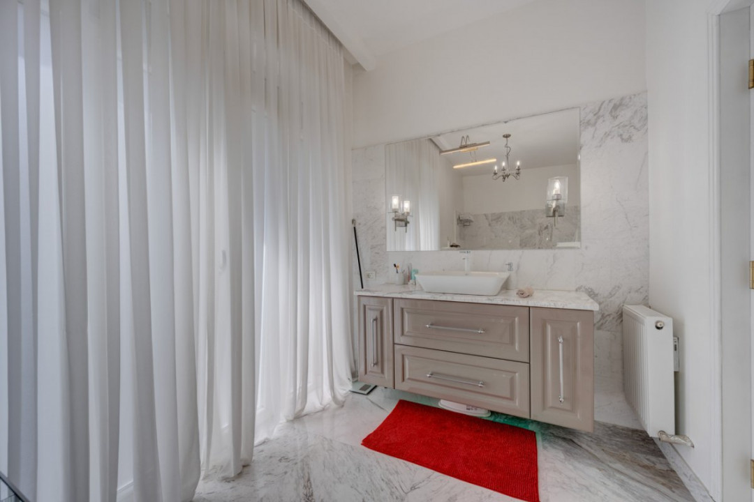 CAROL - EPISCOP CHESARIE, APARTAMENT 250 MP TOTAL, CURTE 250 MP!