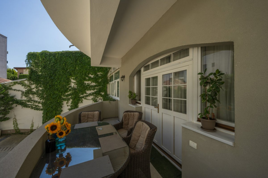 CAROL - EPISCOP CHESARIE, APARTAMENT 250 MP TOTAL, CURTE 250 MP!