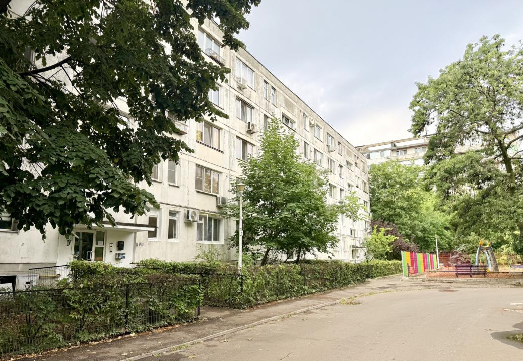 Garsonieră decomandată, luminoasă, în zona Constantin Brâncoveanu 