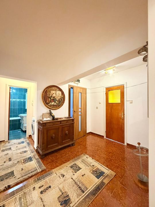 Apartament spatios cu 3 camere, 92 mp, 2 bai și metrou la 5 minute 