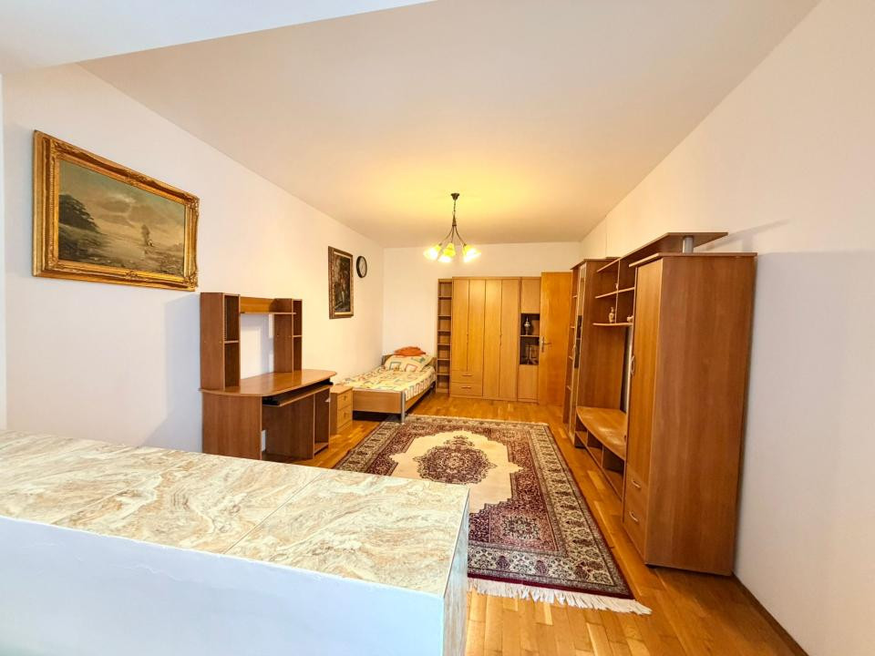 Apartament spatios cu 3 camere, 92 mp, 2 bai și metrou la 5 minute 