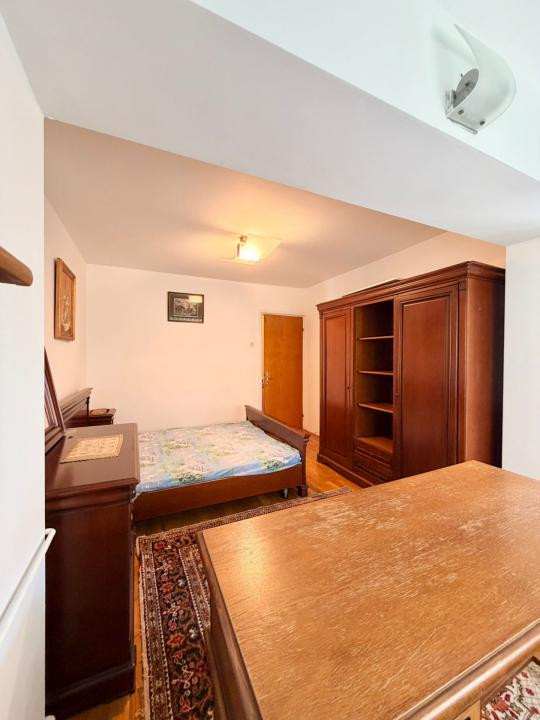 Apartament spatios cu 3 camere, 92 mp, 2 bai și metrou la 5 minute 