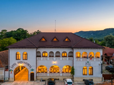 Hotel + Restaurant, Sâmbăta de Jos, Brașov