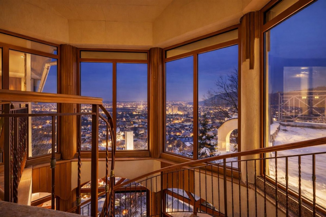 Castelariu: spectacol panoramic, locatie prestigioasa, exclusivist confort
