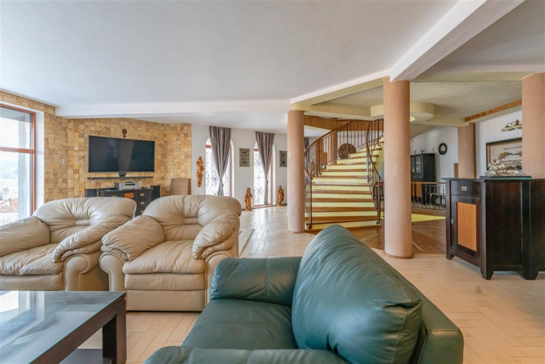 Castelariu: spectacol panoramic, locatie prestigioasa, exclusivist confort