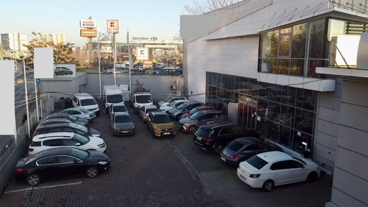 OPORTUNITATE Locatie imobiliara cu doua showroomuri functionale si ultradotate