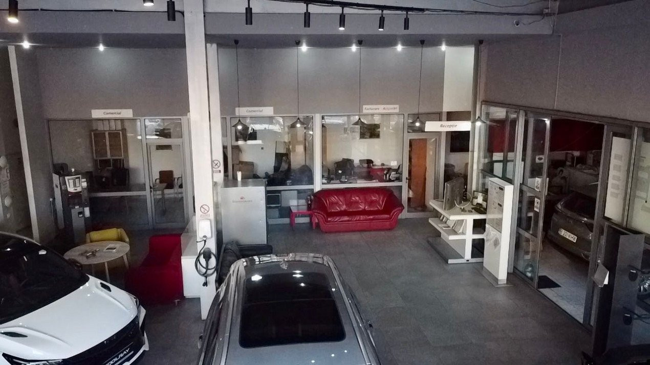 OPORTUNITATE Locatie imobiliara cu doua showroomuri functionale si ultradotate