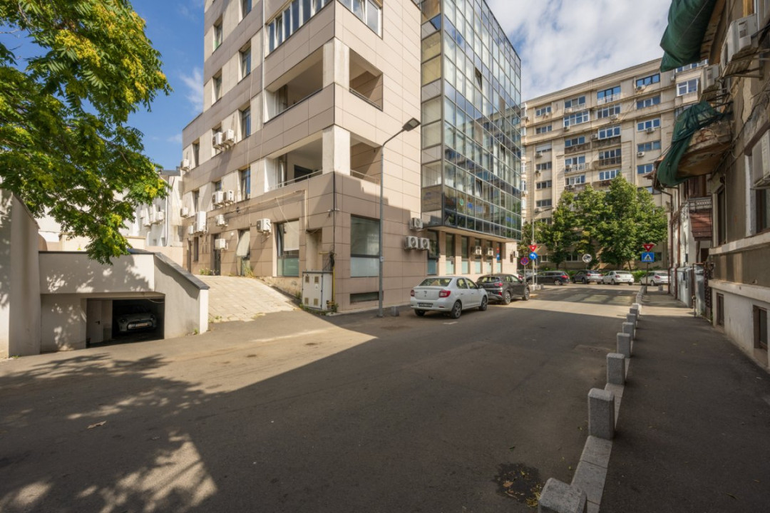 Unirii – Radu Vodă | Spațiu Comercial 248 mp | Două Fronturi Stradale