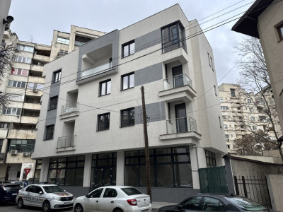 Bloc Piata Unirii - Pretabil rezidential, Airbnb, Hotel, Clinica medicala! NOU