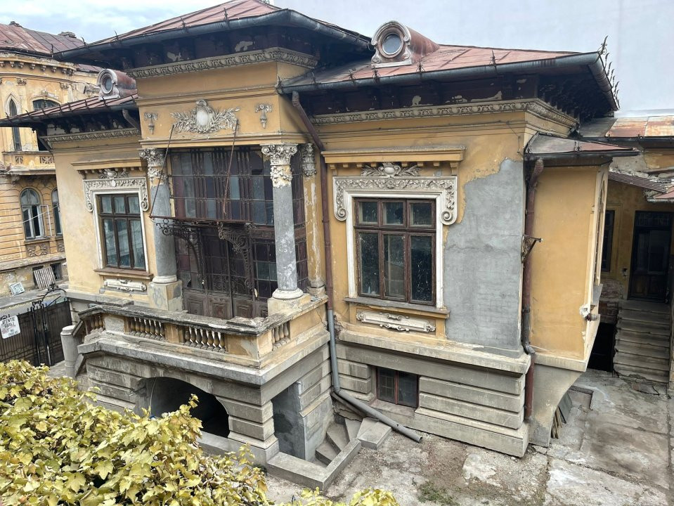 Vilă arhitectură deosebită - consolidată - Cismigiu - Calea Victoriei - Romana